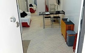 Comfy Studio In The Center